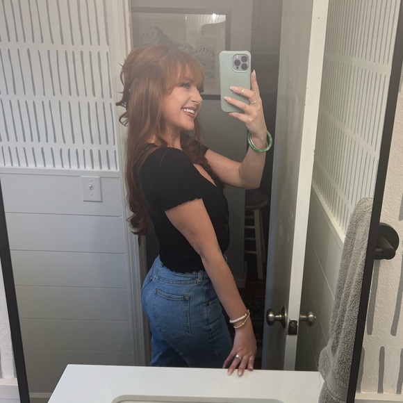 Meet your Posher, Taylor - Picture 2 of 2